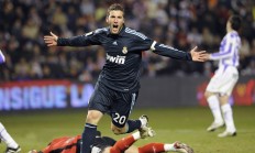 TheShy在FPX比赛中刷新纪录，出色防守引发热议！上演精彩一战-爱游戏官网首页