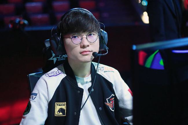 Faker迎来十五赛季出色发挥，TL观众热烈欢呼！(faker刚坐下竟当场)