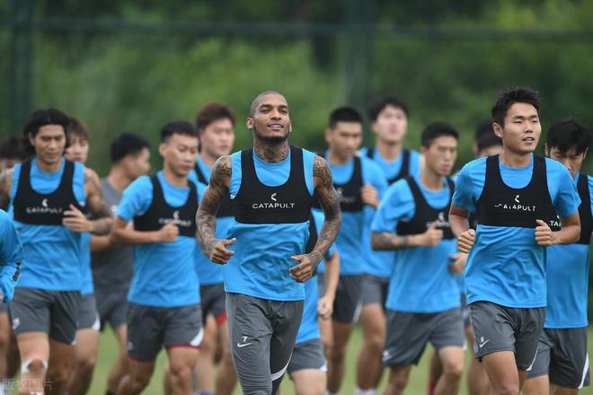 自行车联赛上演强强对话，关中霹雳队读秒扳平皖江天虎队，团队配合流畅；保级形势悄然变化(中国场地自行车联赛总决赛)