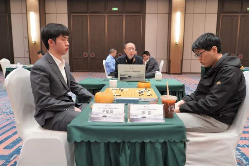 自行车联赛上演强强对话，关中霹雳队读秒扳平皖江天虎队，团队配合流畅；保级形势悄然变化(中国场地自行车联赛总决赛)