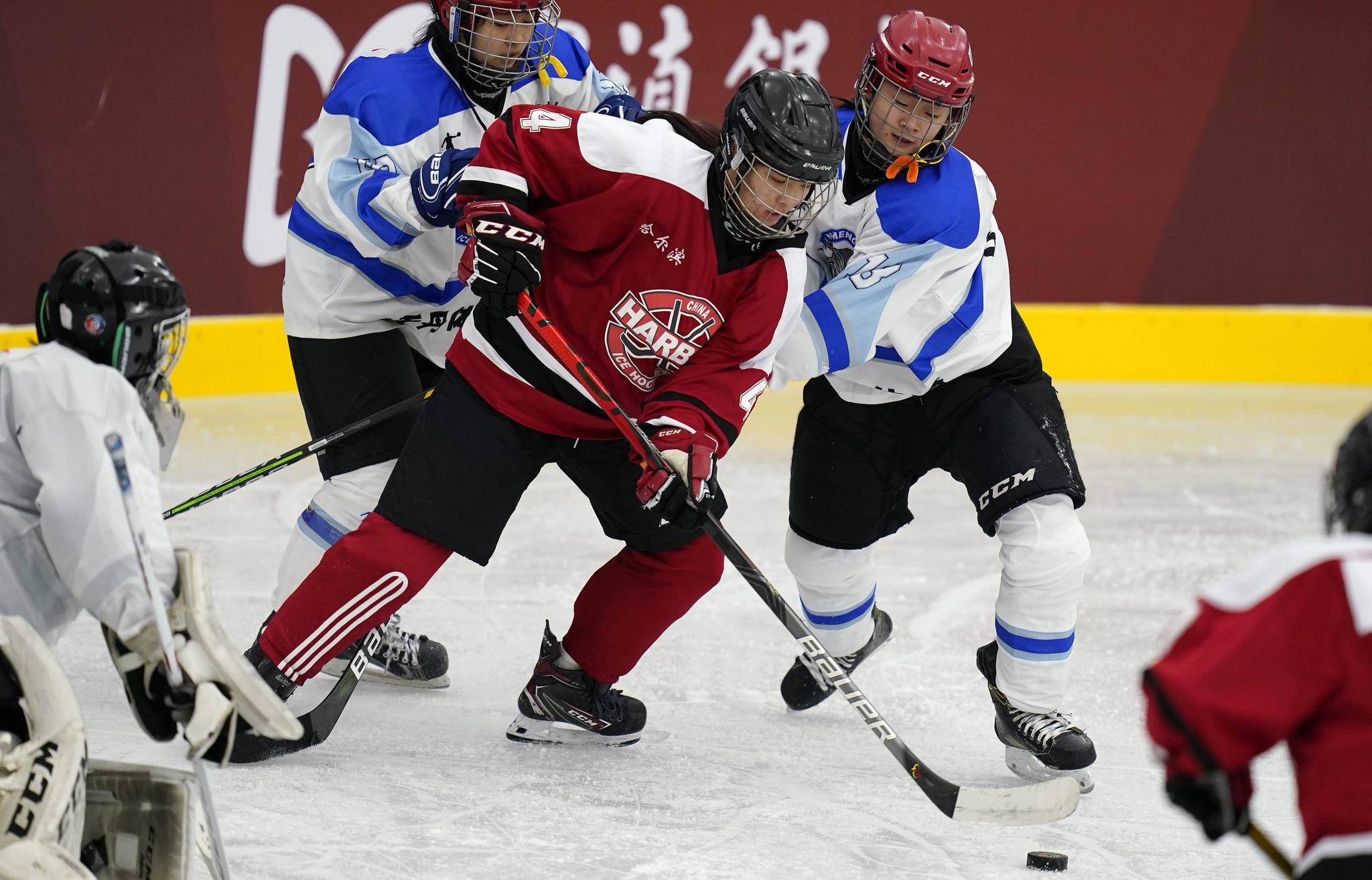 冰球巡回赛，姑苏玄武队与江畔闪电队绝杀，VAR改判成焦点！边路成突破口