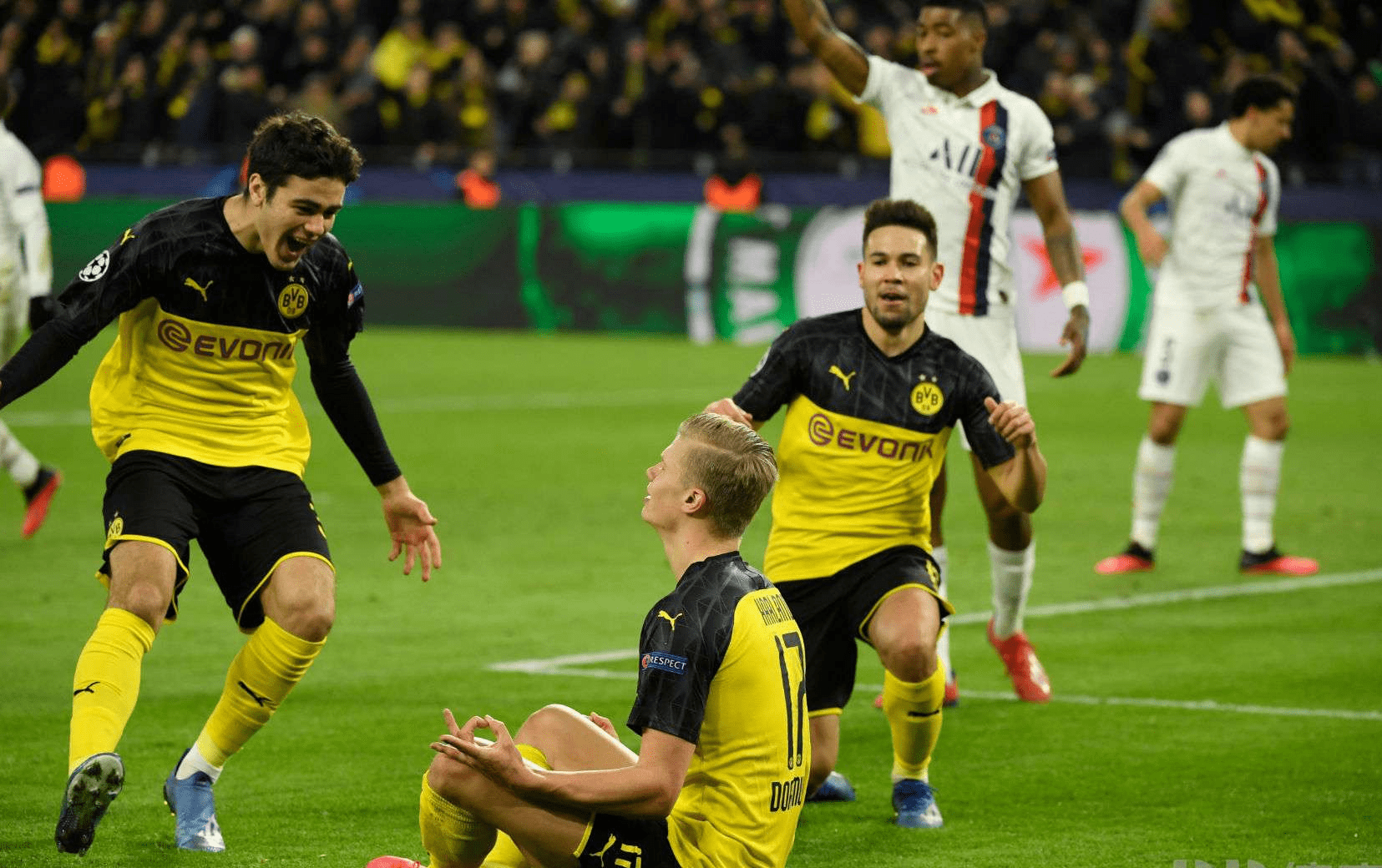 关于转会期葡萄牙国家队更衣室发声：德甲节点到来；媒体盛赞；官宣口径保持一致的信息