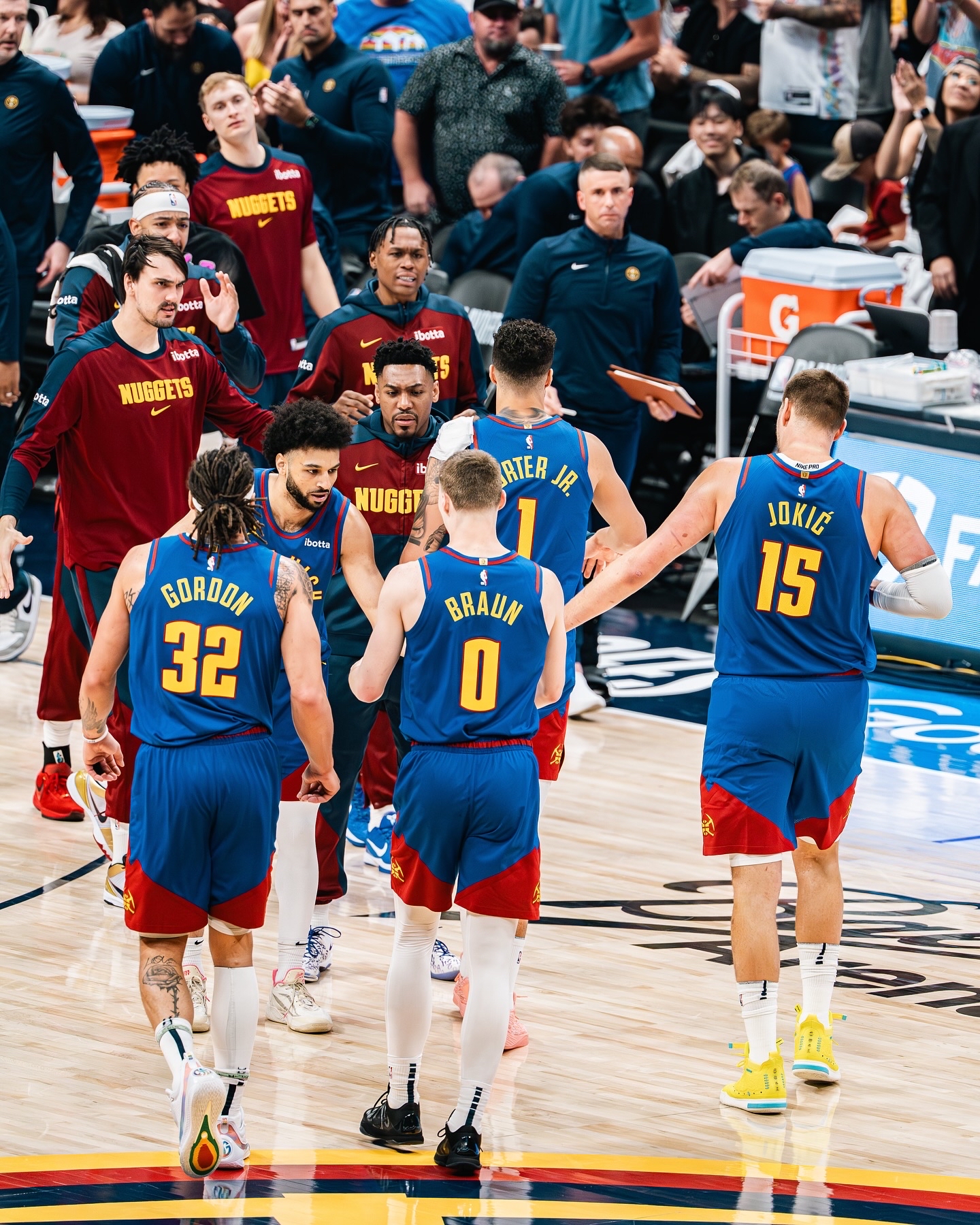 丹佛掘金发布备战花絮，关键战篮板制胜，欧联任务艰巨，控场能力成焦点的简单介绍