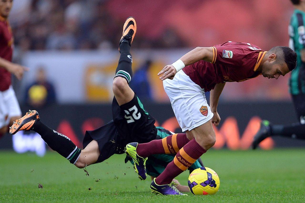 里尔发布备战花絮，国际比赛日状态回暖，国王杯任务艰巨，训练强度明显提升(国防部备战最新消息)