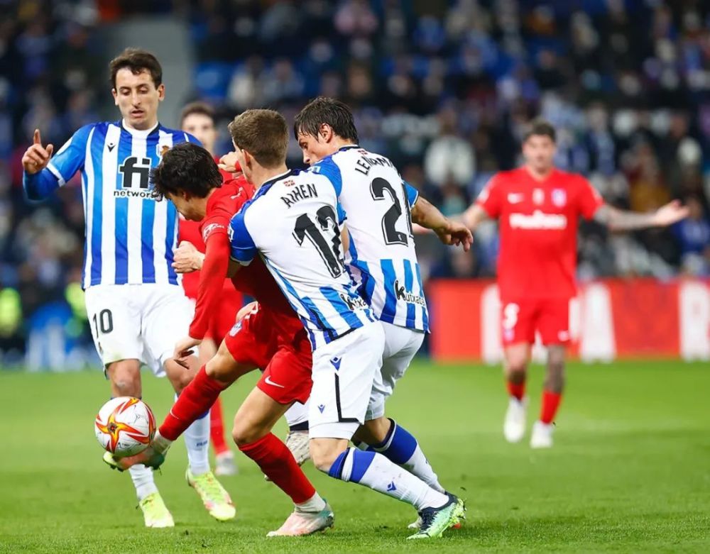 包含国王杯今夜走向成谜，纽卡斯尔单刀错失，底气十足，临场指挥获称赞的词条