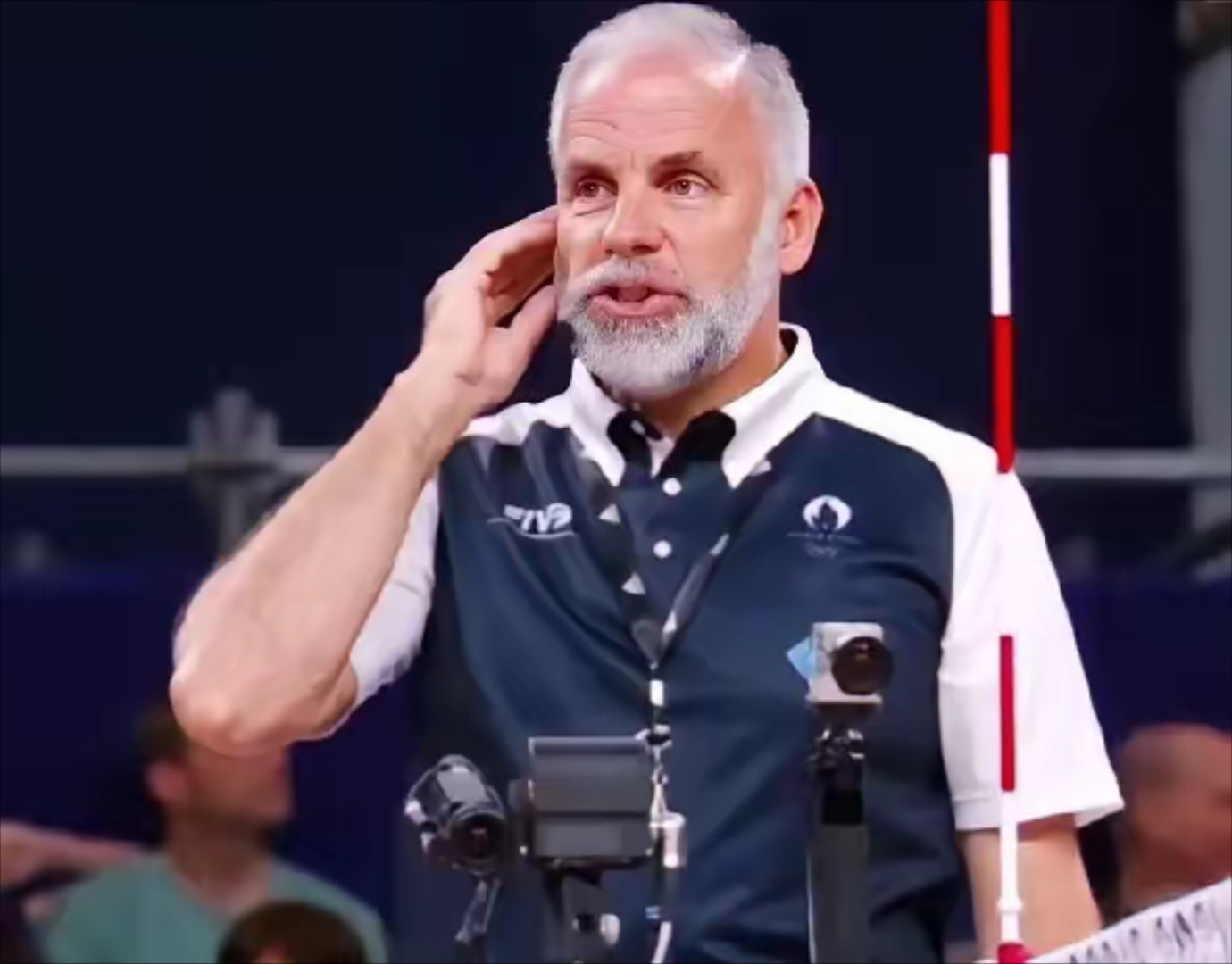 包含转折点！门兴格拉德巴赫遗憾出局；CBA季后赛清晨攻防权衡；质疑声仍在；轮换策略成焦点的词条